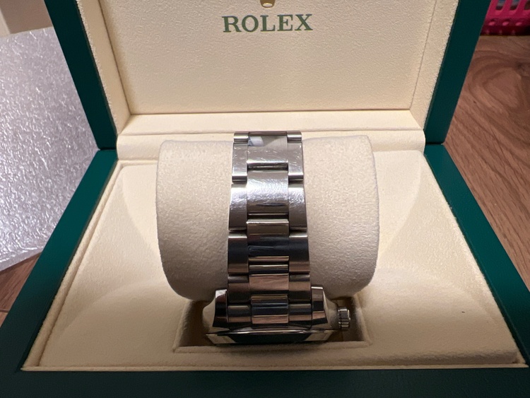 ロレックス ミルガウス 116400Gv（高級時計）の商品画像 - 査定依頼日：2026年1月18日 - 最高査定価格：1,530,000円