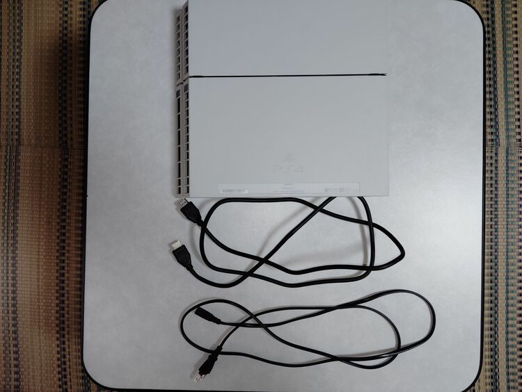 PS4 CUH1200A（ゲーム機本体・ゲームソフト）の商品画像 - 査定依頼日：2025年9月7日 - 最高査定価格：9,000円