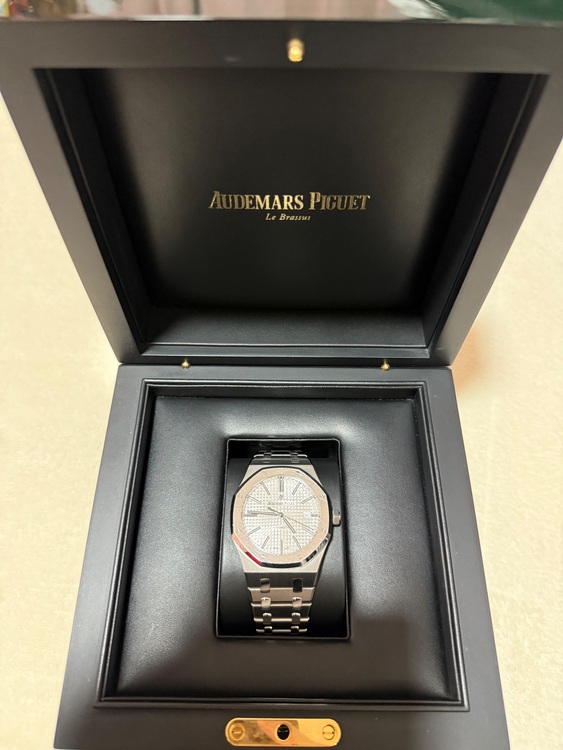 15403IP.OO.1220IP.01（QE II Cup）（高級時計）の商品画像 - 査定依頼日：2025年8月1日 - 最高査定価格：6,700,000円