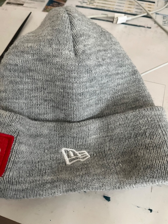 Supreme × New Era Box Logo Beanie (18AW)（古着・ファッション）の商品画像 - 査定依頼日：2026年10月13日 - 最高査定価格：3,000円