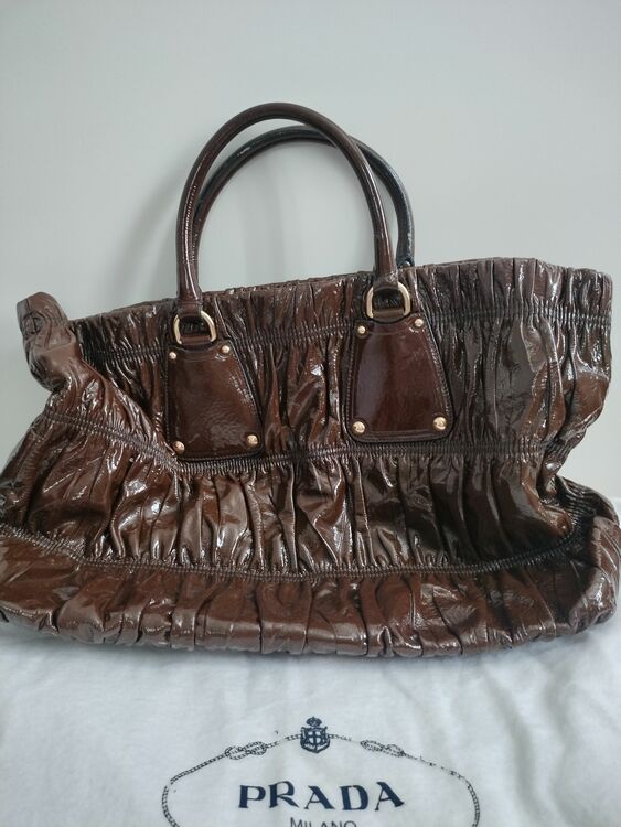 ナイロン製のハンドバック（ブランドバッグ）の商品画像 - 査定依頼日：2025年7月28日 - 最高査定価格：30,000円