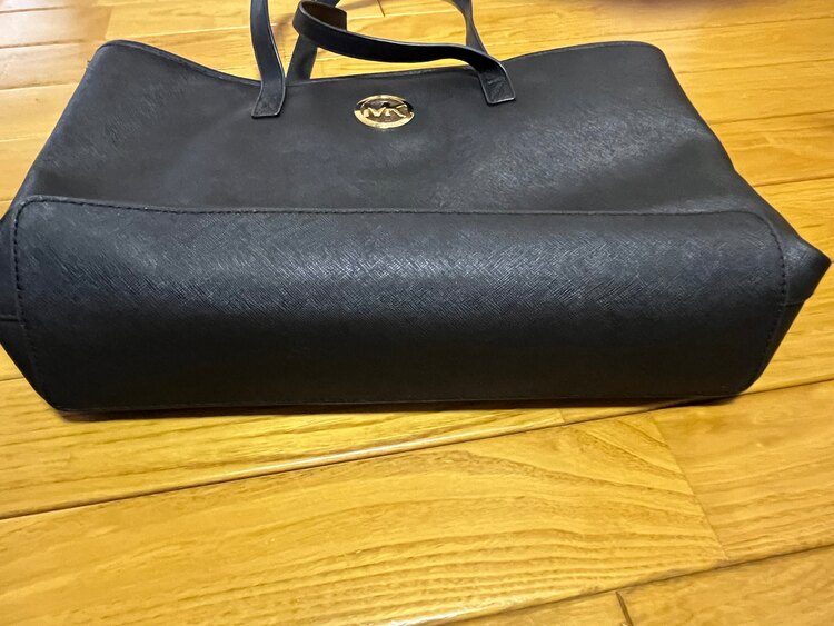 トートバック（ブランド財布・小物）の商品画像 - 査定依頼日：2025年3月31日 - 最高査定価格：3,000円