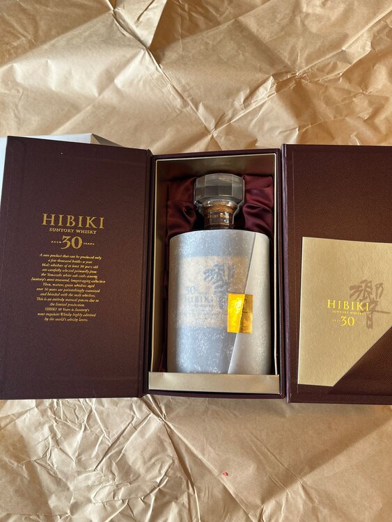 響30年（お酒）の商品画像 - 査定依頼日：2025年5月2日 - 最高査定価格：500,000円