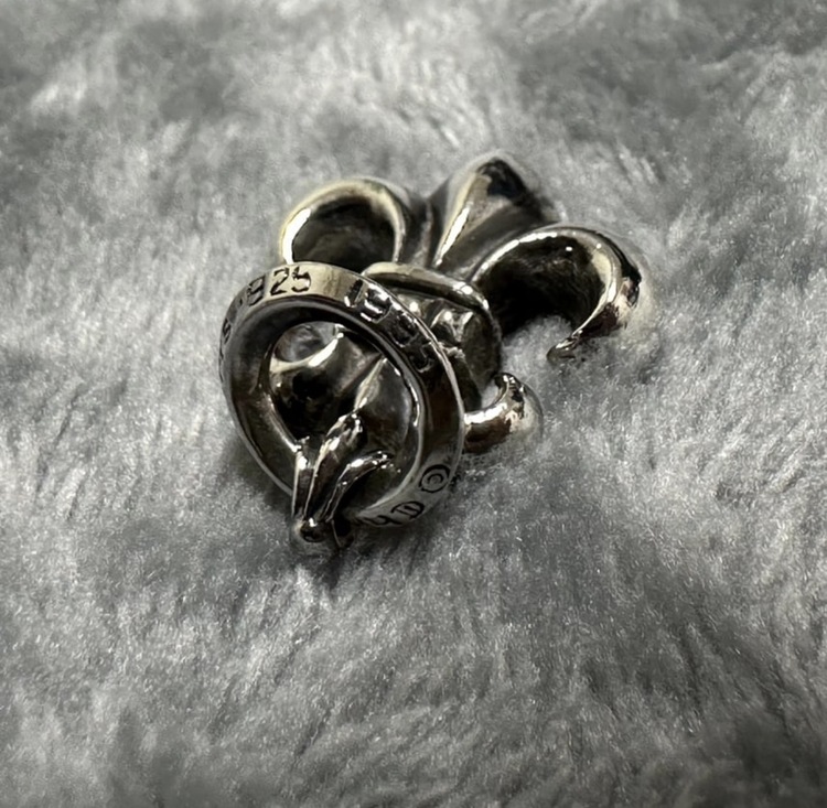 Chrome Hearts BS Fleur Charm "Silver"（古着・ファッション）の商品画像 - 査定依頼日：2026年3月30日 - 最高査定価格：110,000円