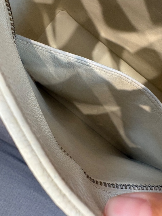 CHANEL 復刻トート ホワイト ゴールドファスナー（ブランドバッグ）の商品画像 - 査定依頼日：2026年6月16日 - 最高査定価格：140,000円