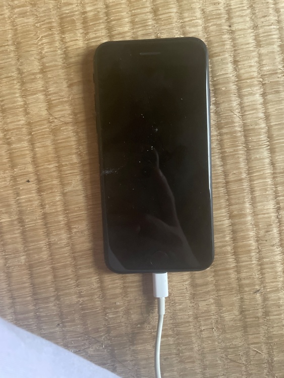 iPhoneSE 2世代（スマホ）の商品画像 - 査定依頼日：2026年3月31日 - 最高査定価格：11,000円