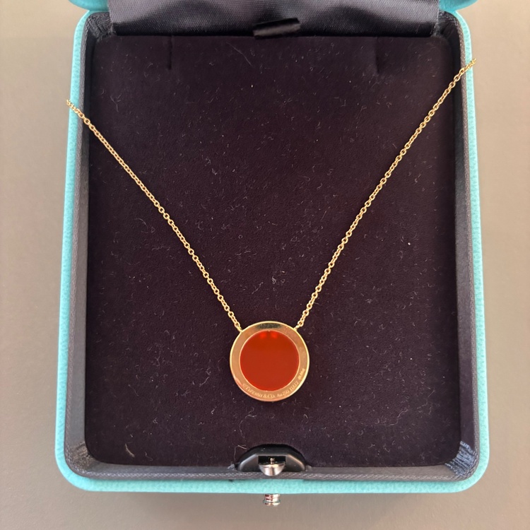 Tiffany & Co. T トゥ カーネリアン ダイヤモンド サークル ネックレス（宝石）の商品画像 - 査定依頼日：2026年9月28日 - 最高査定価格：270,000円