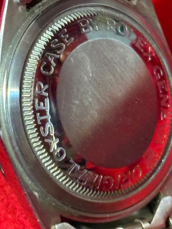 チューダー その他 オイスタープリンス 小薔薇 赤 （高級時計）の商品画像 - 査定依頼日：2025年6月8日 - 最高査定価格：100,000円