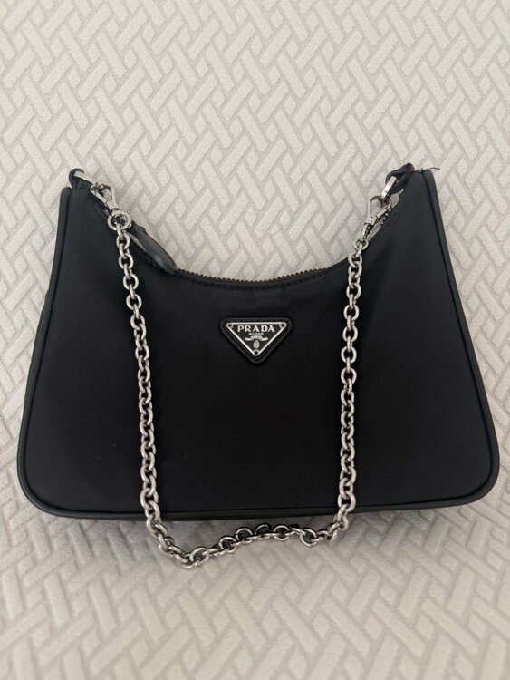 プラダ（ブランドバッグ）の商品画像 - 査定依頼日：2026年7月7日 - 最高査定価格：15,000円