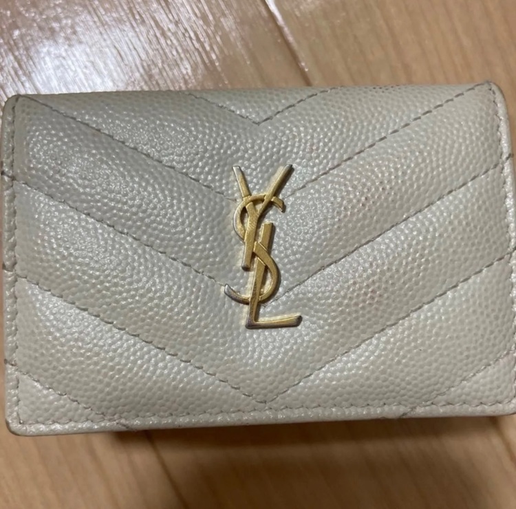 イブサンローラン  （ブランドバッグ）の商品画像 - 査定依頼日：2025年9月8日 - 最高査定価格：25,000円