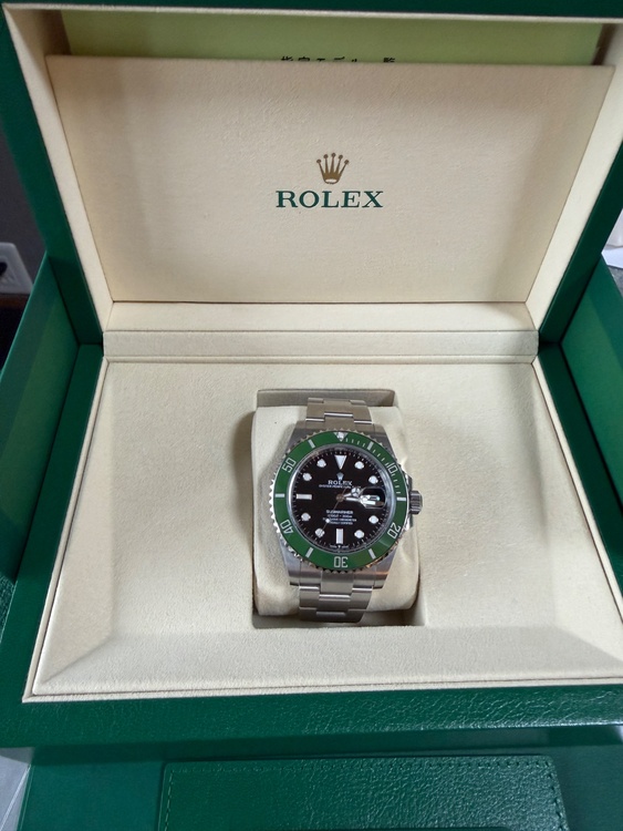 サブマリーナー デイト グリーン（高級時計）の商品画像 - 査定依頼日：2025年12月25日 - 最高査定価格：2,350,000円