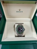 サブマリーナー デイト グリーン（高級時計）の商品画像 - 査定依頼日：2025年12月25日 - 最高査定価格：2,350,000円