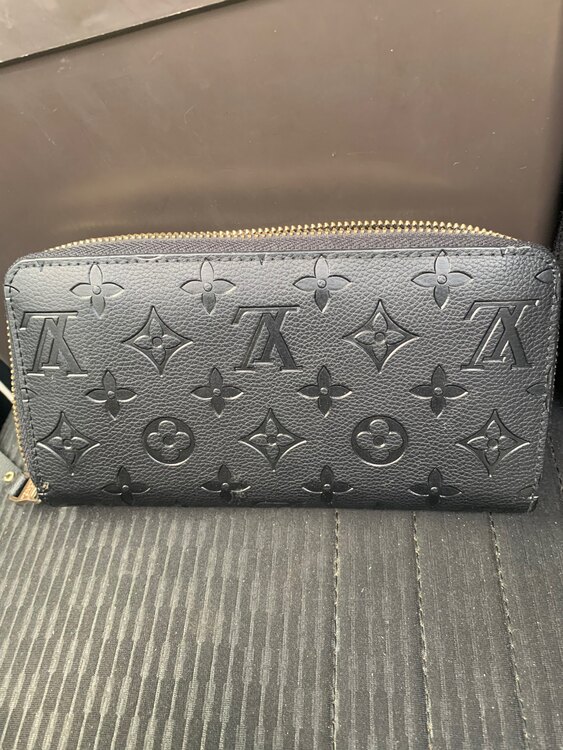 長財布（ブランド財布・小物）の商品画像 - 査定依頼日：2025年2月3日 - 最高査定価格：22,000円