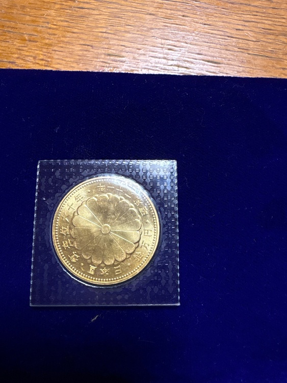 天皇御在位60年記念貨幣（金・貴金属）の商品画像 - 査定依頼日：2026年5月2日 - 最高査定価格：510,000円