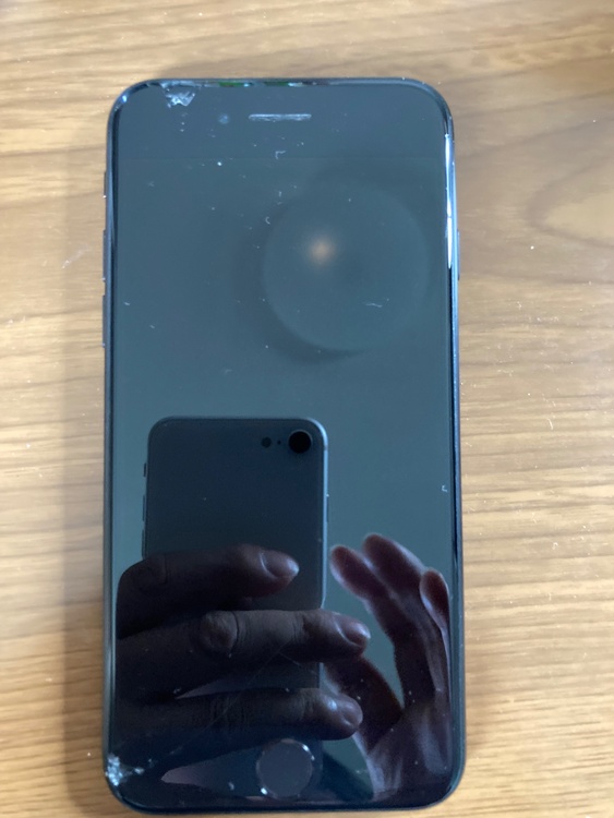 iPhone SE（スマホ）の商品画像 - 査定依頼日：2026年3月15日 - 最高査定価格：10,000円