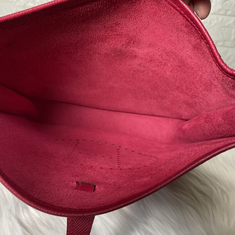 エルメス エブリン3ＰＭ ヴォーエプソン ルビー □O刻印（ブランドバッグ）の商品画像 - 査定依頼日：2025年1月25日 - 最高査定価格：250,000円