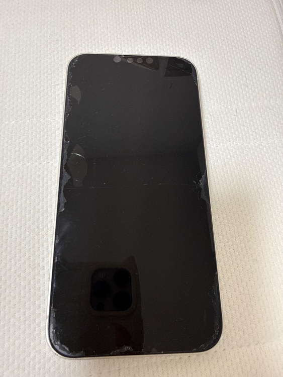 iPhone14plus（スマホ）の商品画像 - 査定依頼日：2026年5月20日 - 最高査定価格：42,000円