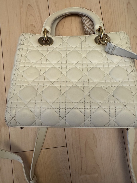 Lady Dior バッグ　ラージ（ブランドバッグ）の商品画像 - 査定依頼日：2026年5月9日 - 最高査定価格：160,000円