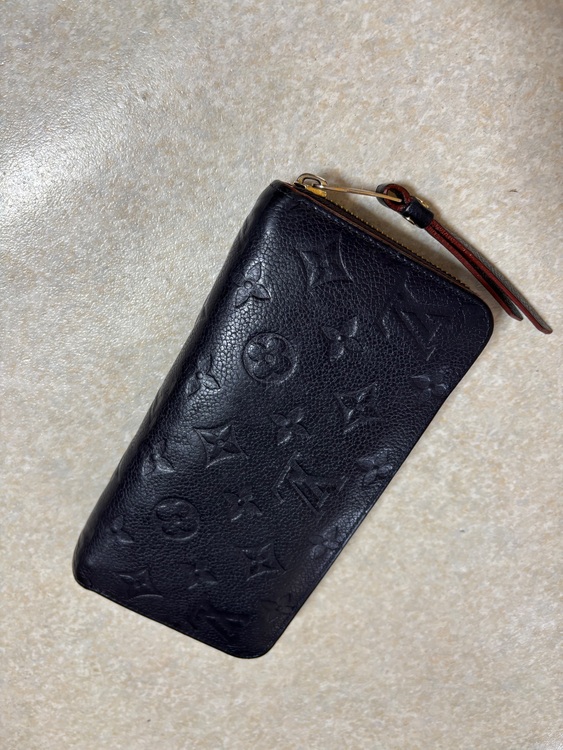 アンプラントジッピーウォレット（ブランド財布・小物）の商品画像 - 査定依頼日：2025年8月20日 - 最高査定価格：26,000円