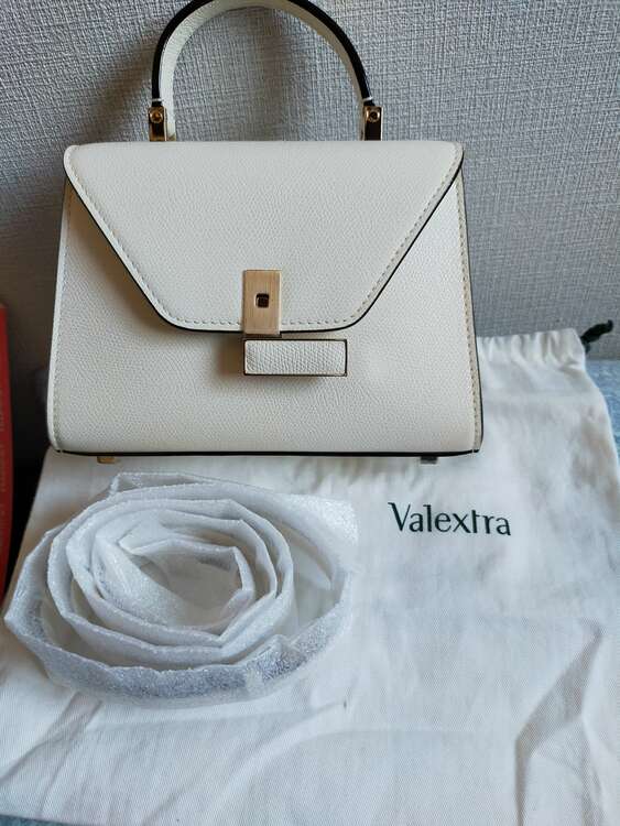 ヴァレクストラ  （ブランドバッグ）の商品画像 - 査定依頼日：2025年2月10日 - 最高査定価格：200,000円