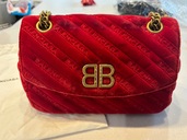 ベロアチェーンショルダーバッグ（ブランドバッグ）の商品画像 - 査定依頼日：2025年9月10日 - 最高査定価格：40,000円