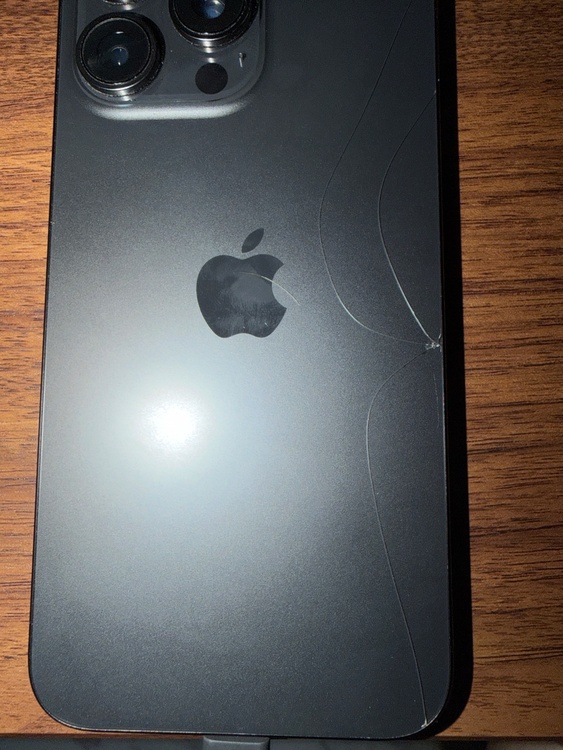 iPhone 15 Pro Max 256GB Softbank（スマホ）の商品画像 - 査定依頼日：2026年3月31日 - 最高査定価格：90,000円