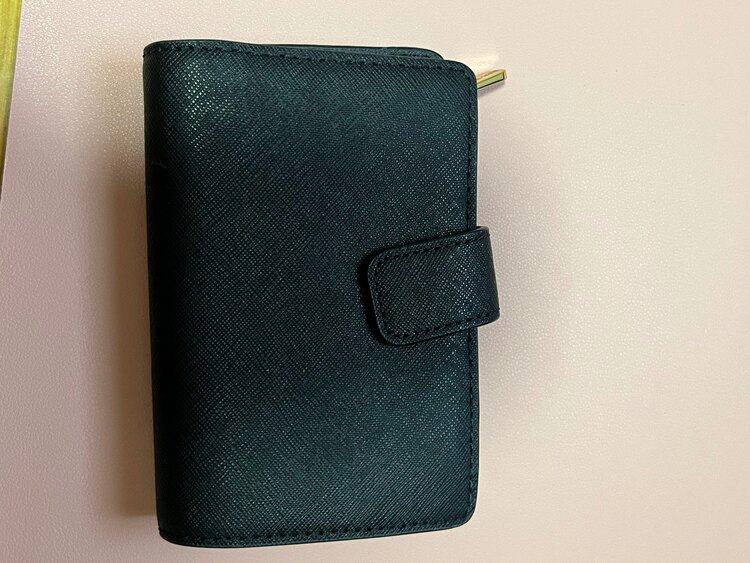 二つ折財布（ブランド財布・小物）の商品画像 - 査定依頼日：2025年3月31日 - 最高査定価格：1,000円