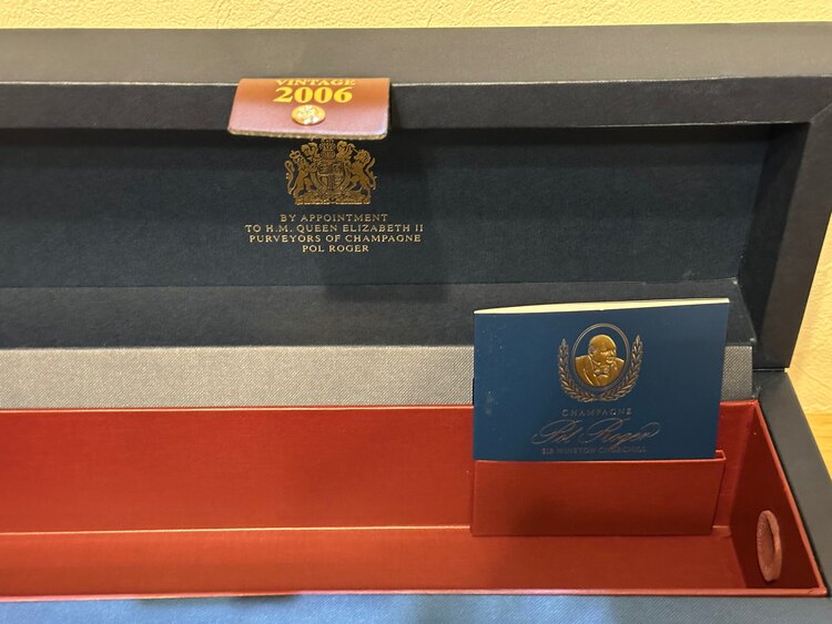 ポル・ロジェ　サー・ウインストン・チャーチル　2006（お酒）の商品画像 - 査定依頼日：2025年4月6日 - 最高査定価格：18,000円