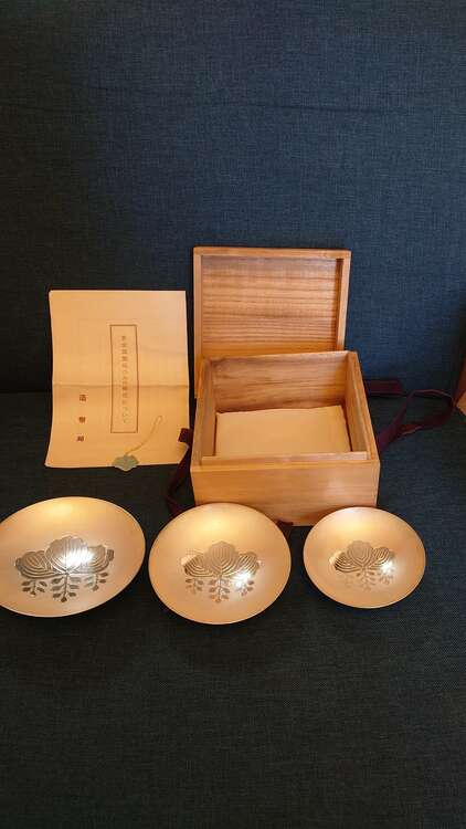 銀盃3点セット純銀造幣局ホールマーク入り約296g（金・貴金属）の商品画像 - 査定依頼日：2025年2月7日 - 最高査定価格：32,000円