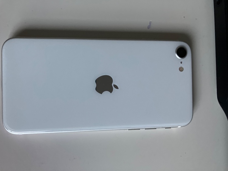 iPhone SE (第 2 世代) 128GB SIMフリー（スマホ）の商品画像 - 査定依頼日：2026年3月10日 - 最高査定価格：15,000円