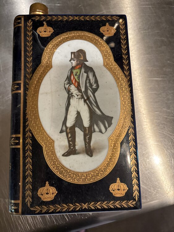 ブランデー カミュ （お酒）の商品画像 - 査定依頼日：2025年5月29日 - 最高査定価格：3,000円