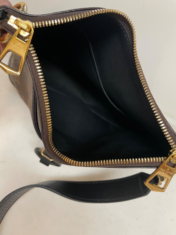 オデオンNM PM  ショルダーバッグ ブラック M45353（ブランドバッグ）の商品画像 - 査定依頼日：2025年7月21日 - 最高査定価格：220,000円