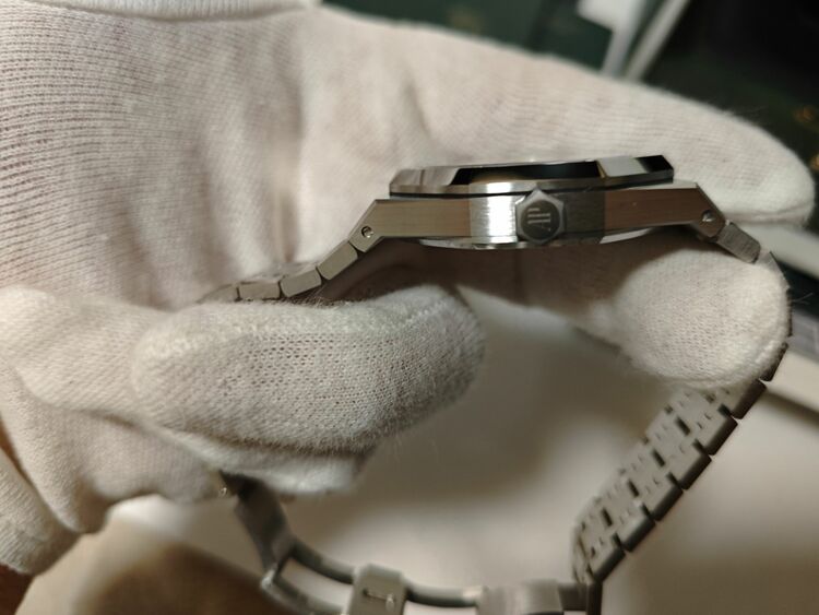 ロイヤルオーク ブラック15510ST（高級時計）の商品画像 - 査定依頼日：2025年11月29日 - 最高査定価格：6,820,000円