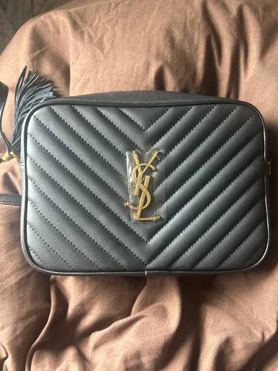 イブサンローラン  （ブランドバッグ）の商品画像 - 査定依頼日：2025年5月2日 - 最高査定価格：160,000円