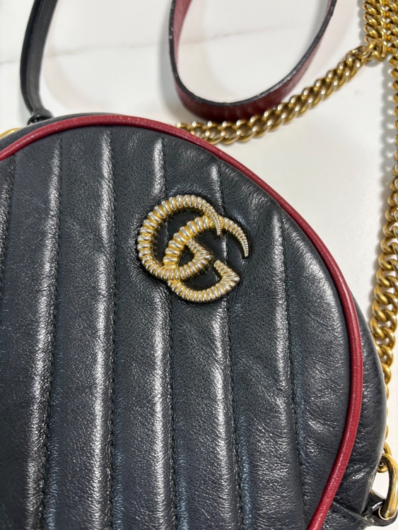 GGマーモント ラウンド チェーン ショルダーバッグ ポシェット レザー ブラッ（ブランドバッグ）の商品画像 - 査定依頼日：2025年12月14日 - 最高査定価格：70,000円