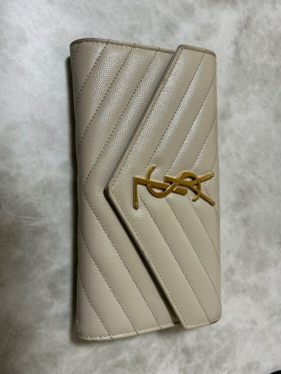 イブサンローラン  （ブランドバッグ）の商品画像 - 査定依頼日：2025年3月1日 - 最高査定価格：22,000円