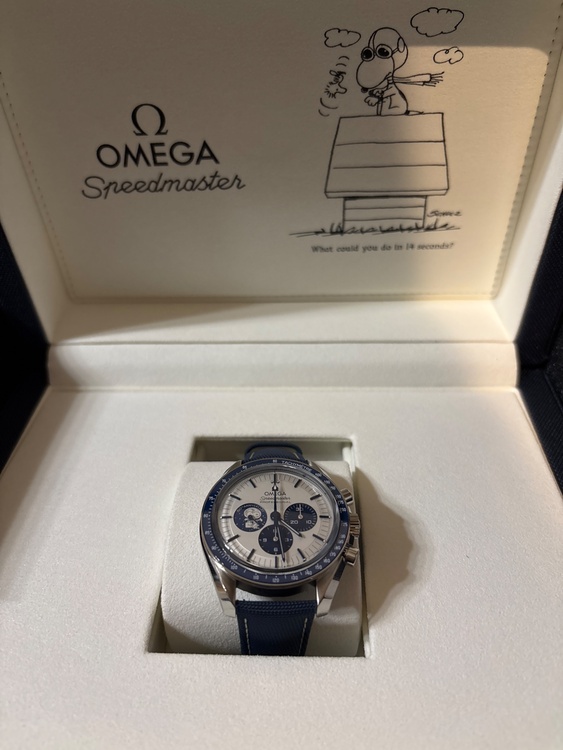 スピードマスター シルバー スヌーピー アワード 50周年記念モデル（高級時計）の商品画像 - 査定依頼日：2026年9月2日 - 最高査定価格：2,250,000円