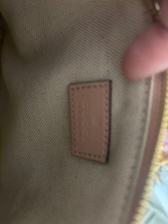 GUCCI グッチ レディース ショルダーバッグ 727793  マトラッセ（ブランドバッグ）の商品画像 - 査定依頼日：2025年5月8日 - 最高査定価格：145,000円