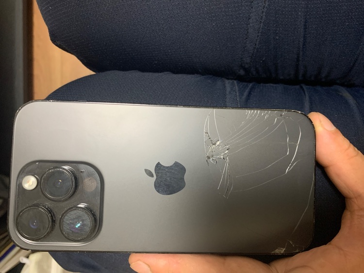 iPhone 15 Pro 256GB au（スマホ）の商品画像 - 査定依頼日：2025年10月17日 - 最高査定価格：80,000円