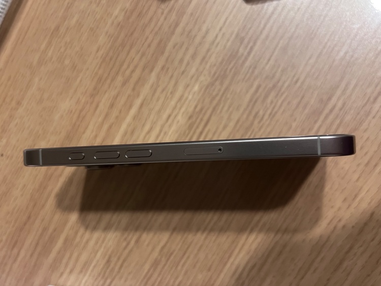 iPhone16pro256GBNaturalTitanium（スマホ）の商品画像 - 査定依頼日：2025年10月12日 - 最高査定価格：110,000円