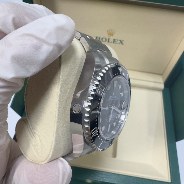 ロレックス シードゥエラー 12660（高級時計）の商品画像 - 査定依頼日：2026年4月8日 - 最高査定価格：2,300,000円