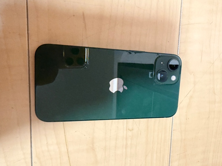 iPhone 13 128GB au（スマホ）の商品画像 - 査定依頼日：2026年4月30日 - 最高査定価格：36,000円