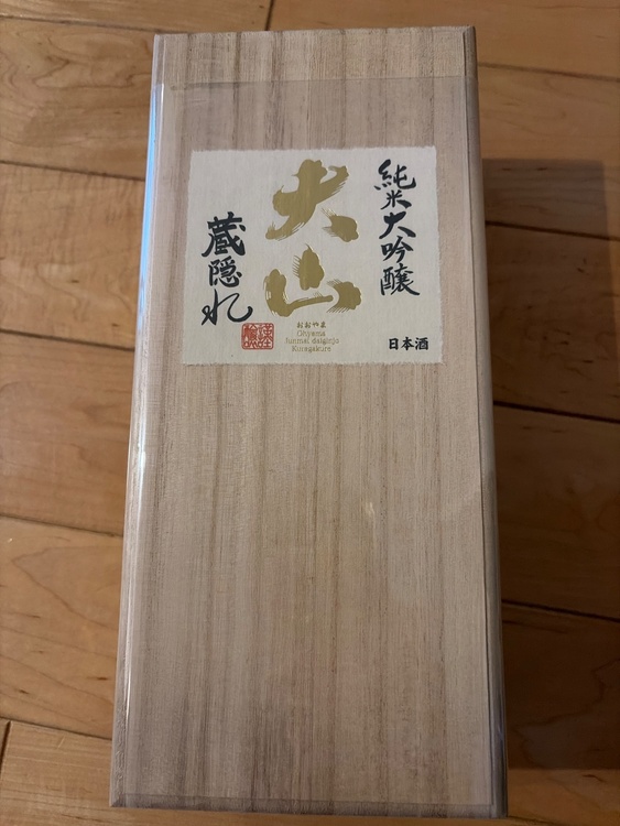 純米大吟醸　大山　蔵隠れ（お酒）の商品画像 - 査定依頼日：2026年10月2日 - 最高査定価格：100,000円