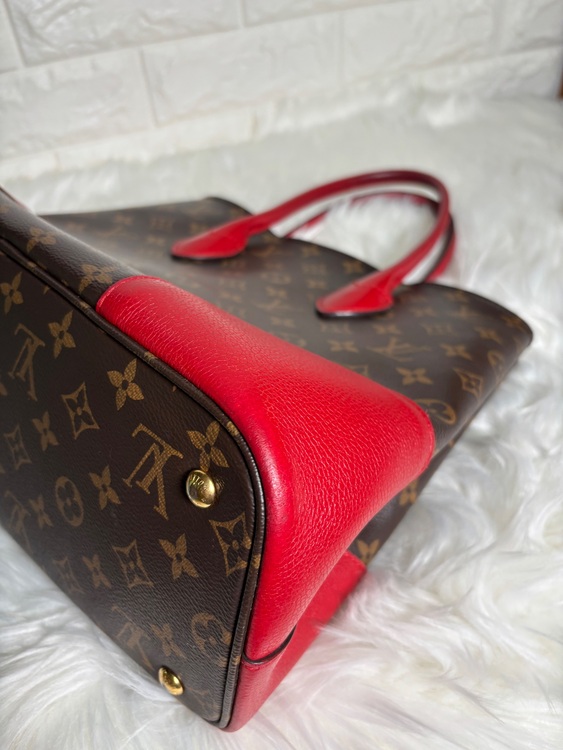 ルイヴィトン モノグラム フランドリン ハンドバッグ レッド（ブランドバッグ）の商品画像 - 査定依頼日：2025年8月4日 - 最高査定価格：135,000円