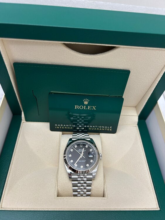 デイトジャスト 126334 [ジュビリーブレス ブラック]ダイヤ（高級時計）の商品画像 - 査定依頼日：2025年1月5日 - 最高査定価格：2,330,000円