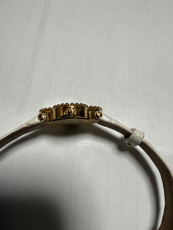 その他 ヴァン クリーフ＆アーペル VCARD2200（高級時計）の商品画像 - 査定依頼日：2025年10月7日 - 最高査定価格：750,000円