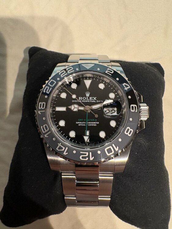 ロレックス GMTマスター 126710GRNR（高級時計）の商品画像 - 査定依頼日：2026年1月5日 - 最高査定価格：2,840,000円