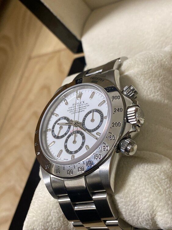 ロレックス デイトナ 1652（高級時計）の商品画像 - 査定依頼日：2025年1月11日 - 最高査定価格：3,600,000円