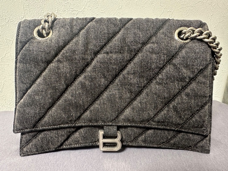 ミディアム デニムチェーンショルダーバッグ グレー 716393（ブランドバッグ）の商品画像 - 査定依頼日：2025年11月7日 - 最高査定価格：100,000円