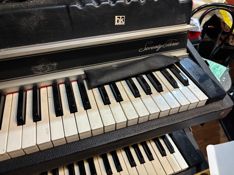 フェンダー、ローズピアノ、スーツケースピアノフェンダーローズピアノステージピアノ（ピアノ・楽器・PA機材）の商品画像 - 査定依頼日：2025年9月9日 - 最高査定価格：70,000円